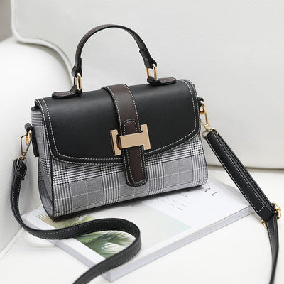 Retro Oil Wax Leather Bag – Chic & Spacious