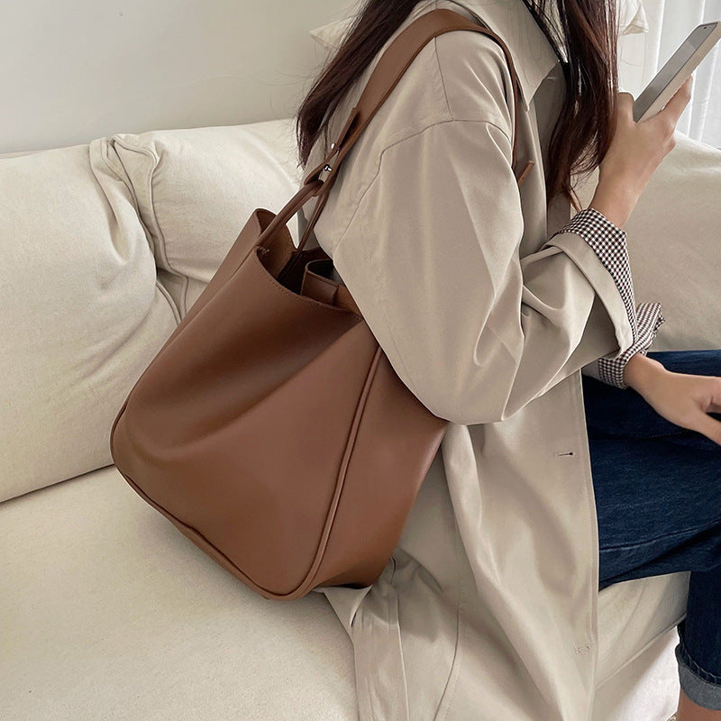 Retro Large-Capacity Shoulder Tote – Chic & Versatile