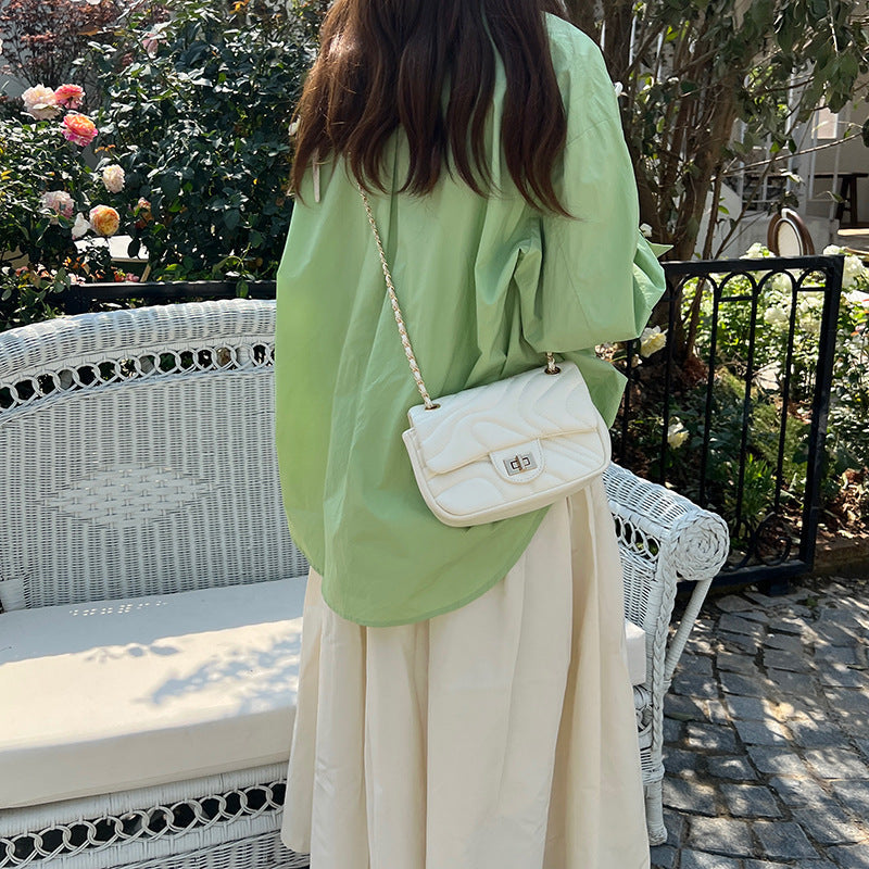 Elegant  Chain Bag - Versatile & Stylish