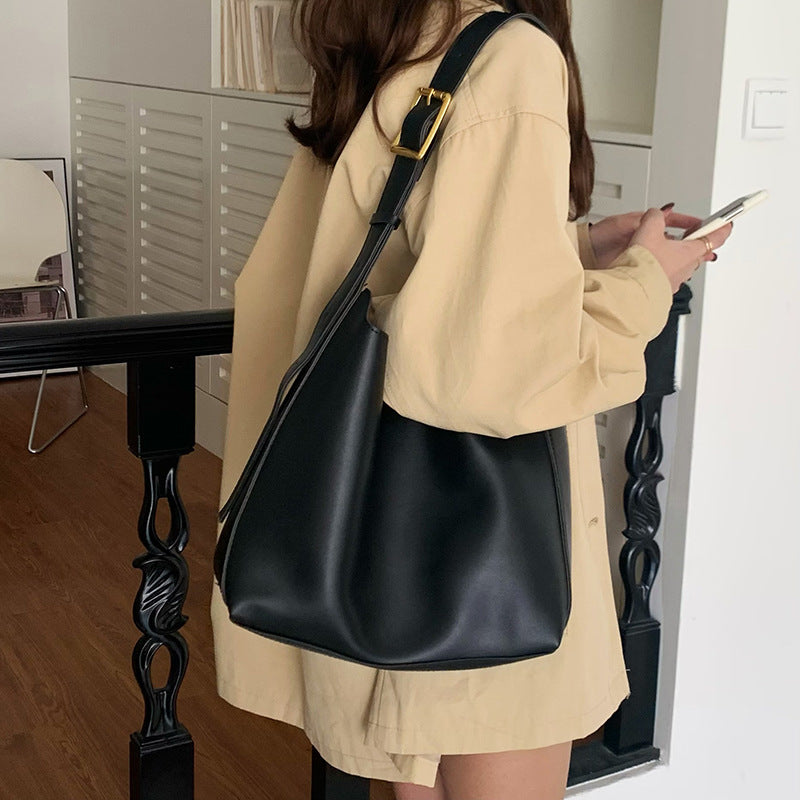 Retro Large-Capacity Bucket Bag – Stylish & Versatile