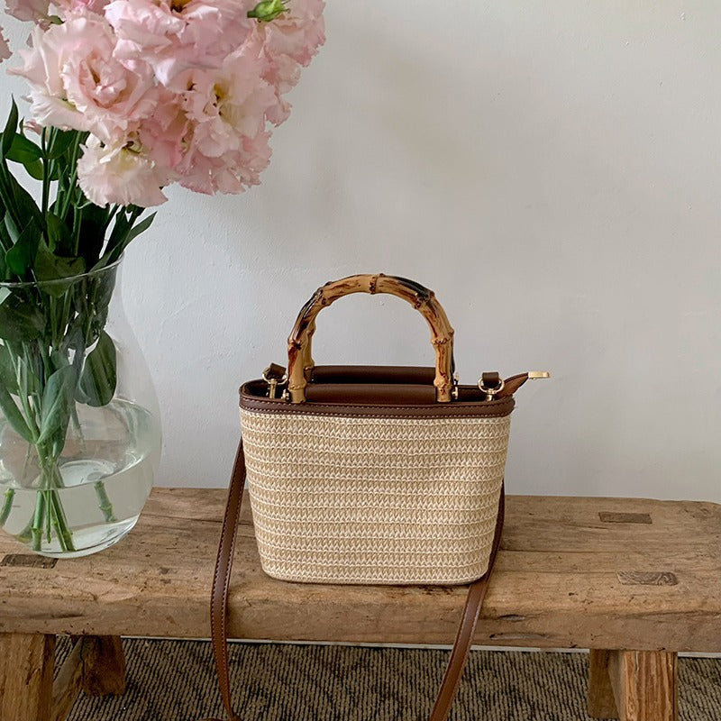 Hand-Woven Straw Bucket Bag – Chic & Lightweight