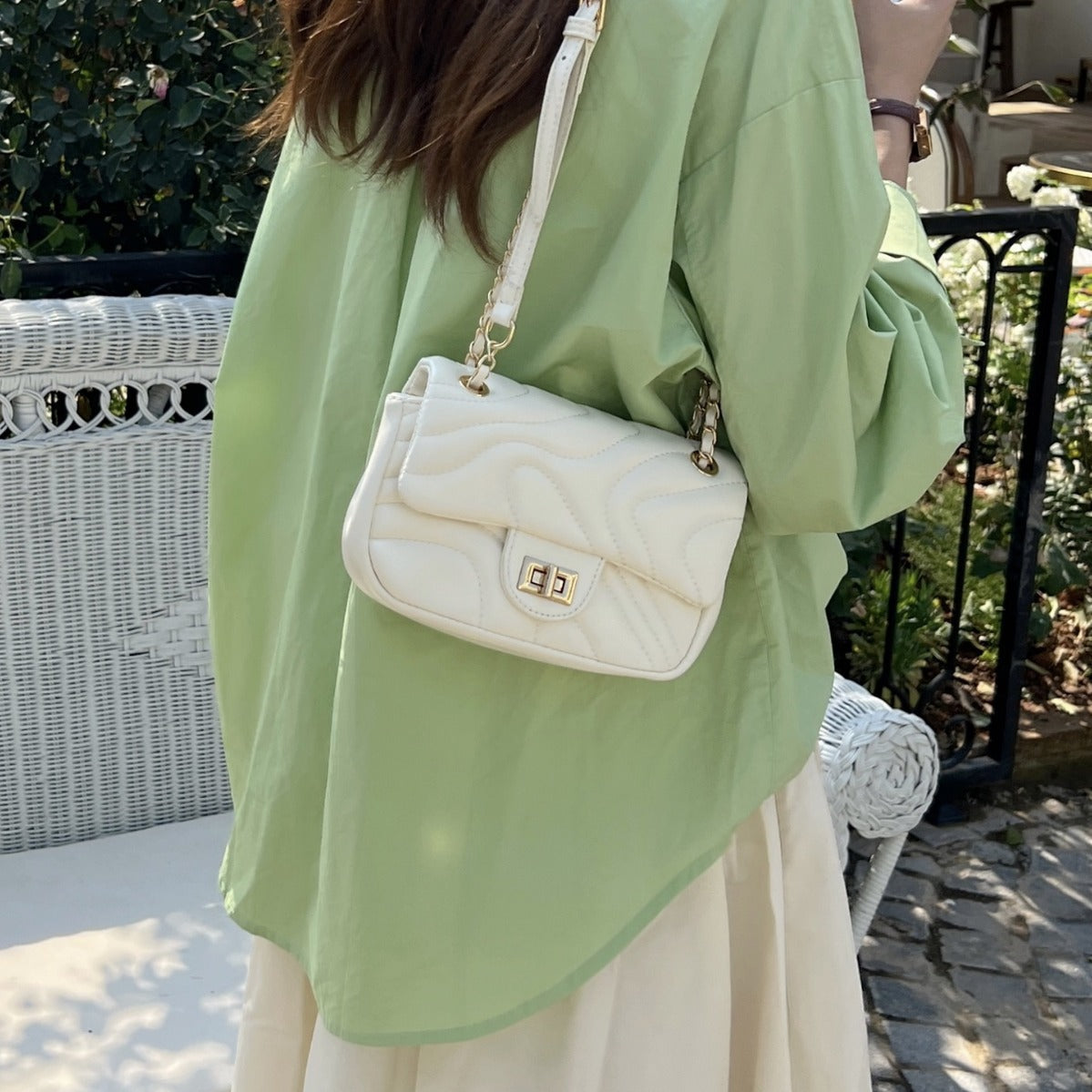 Elegant  Chain Bag - Versatile & Stylish