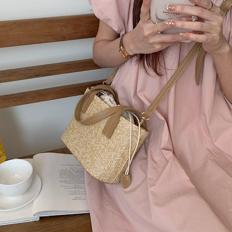 Korean-Inspired Woven Grass Small Bag – Summer Vacation Shoulder Bag"