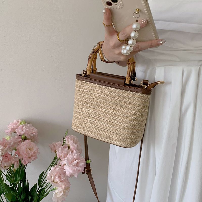 Hand-Woven Straw Bucket Bag – Chic & Lightweight