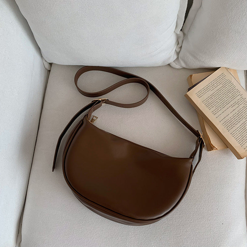 Casual Black Dumpling Bag – Trendy & Versatile